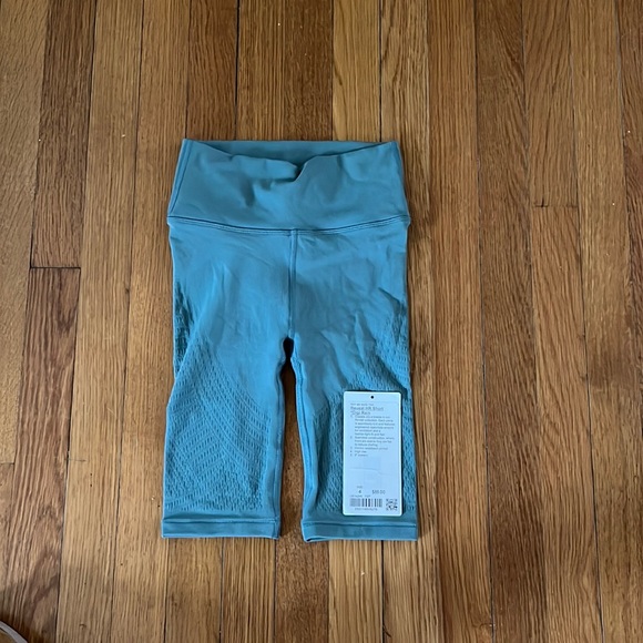 Lululemon bike shorts size four